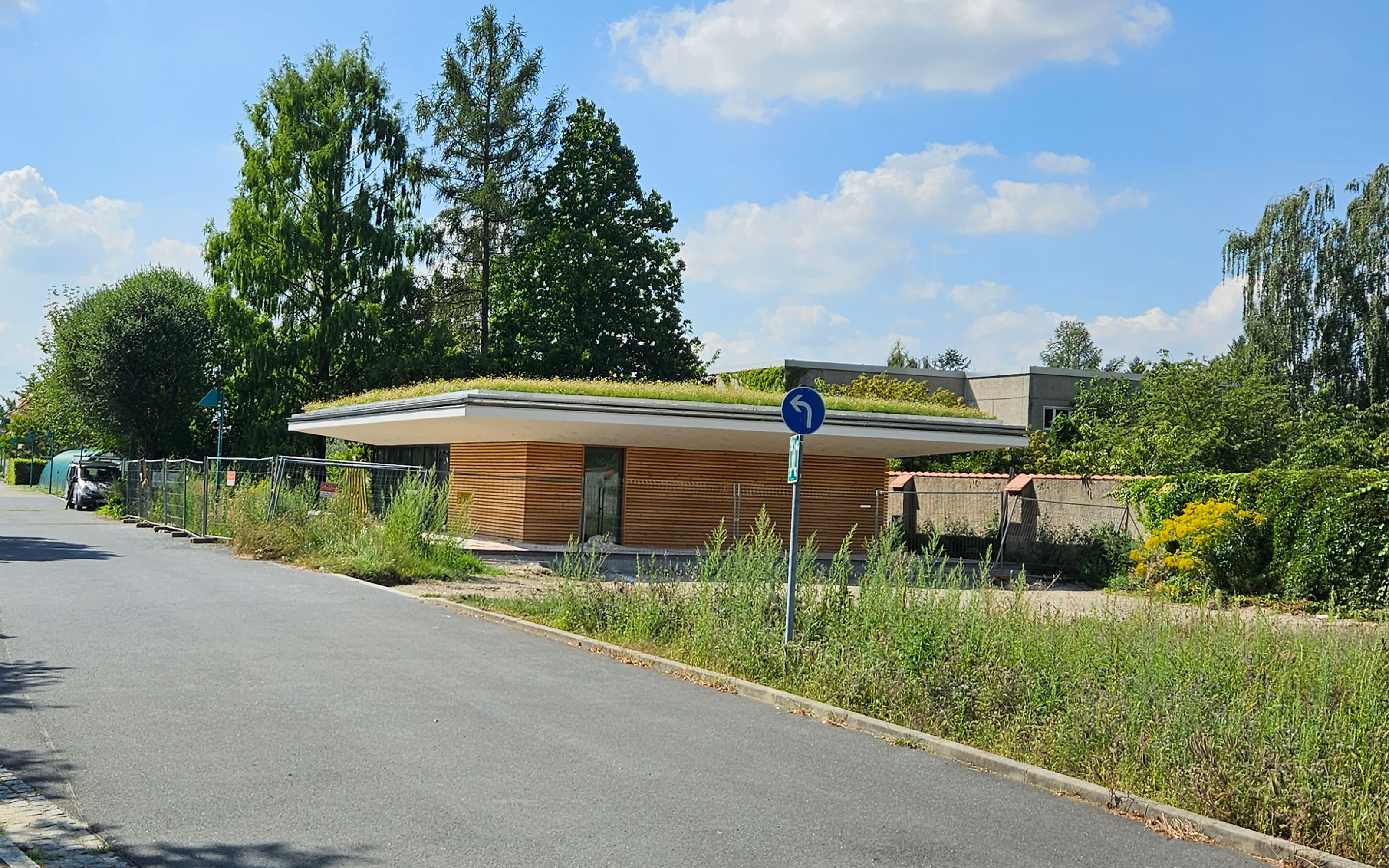 Gebäude mit begrüntem Dach