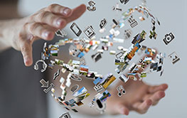 Hände umfassen Medien