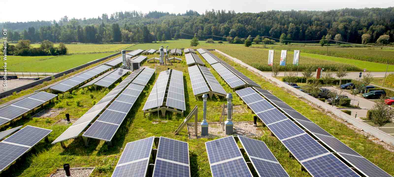 Gründach mit Solar in Sattel-Anordnung