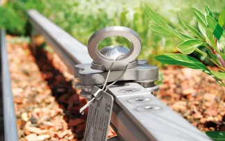 Absturzsicherung Fallnet® mit Läufer und Plakette