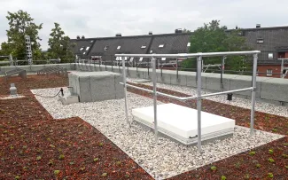 Dach mit Substrat und ZinCo Geländerbasis GB