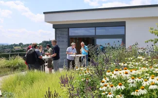 Personen auf Dachgarten